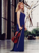 Violinist Cynthia Phelps